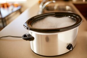 Cleaning a slow cooker