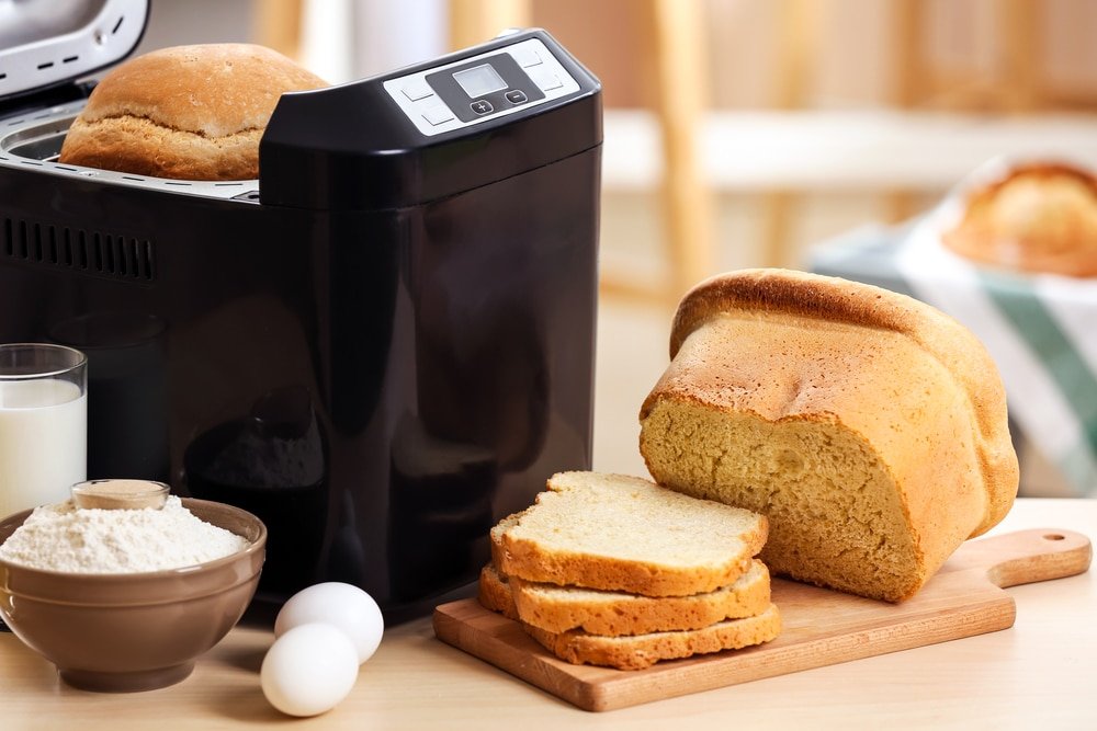 how does a bread maker work