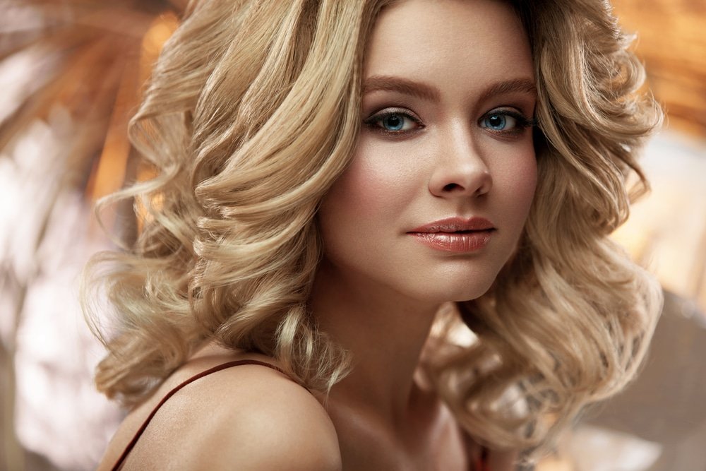 how to curl hair with straighteners