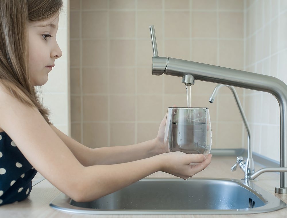 how to replace under sink water filter cartridge